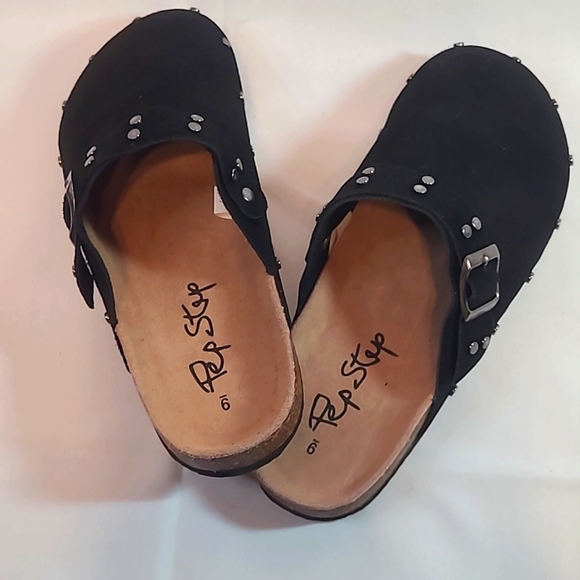 NWOT Black Suede Clogs Size 9 - Picture 5 of 5